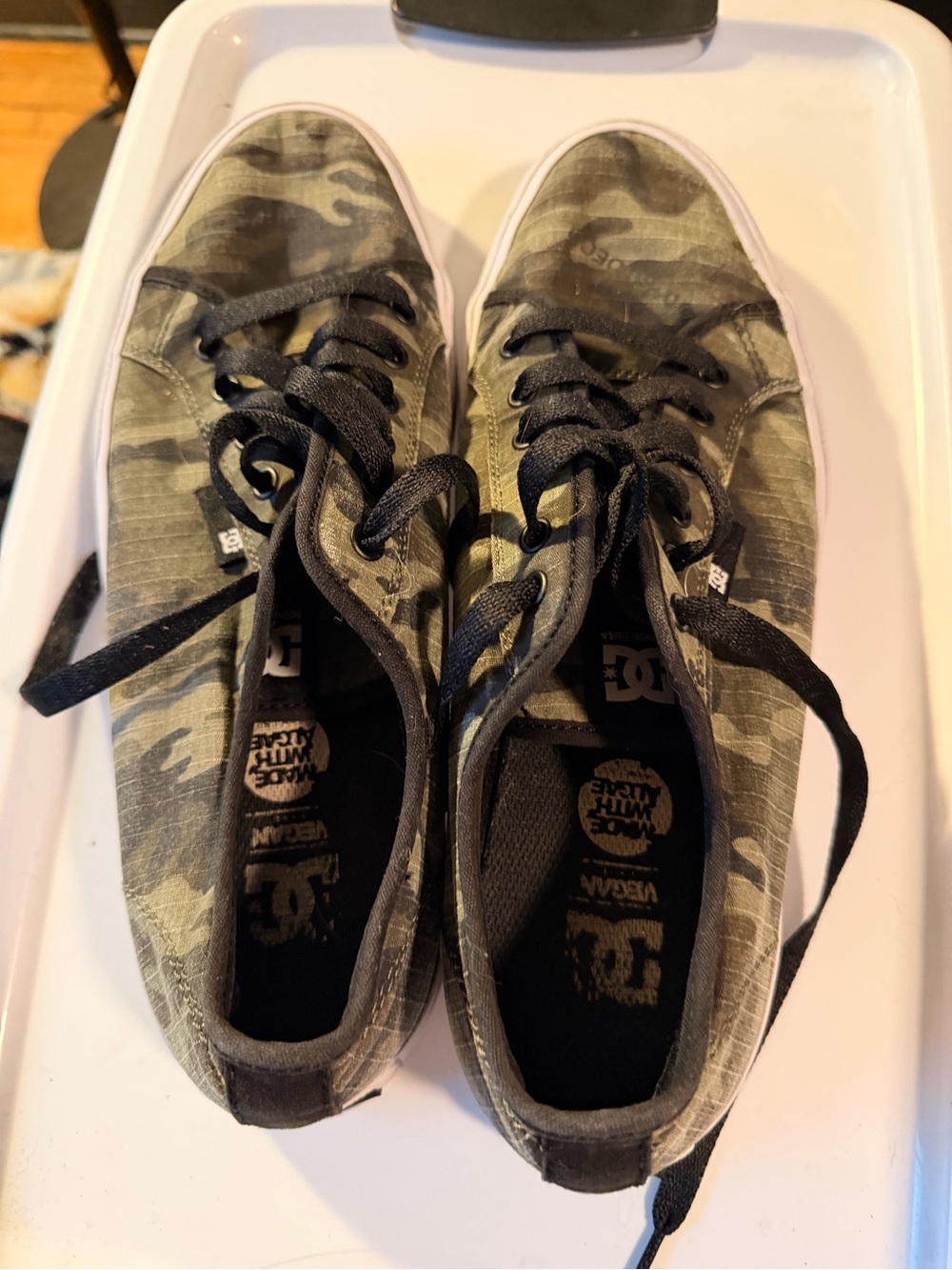 DC Camouflage Low-Top Sneakers in Olive Green and Black